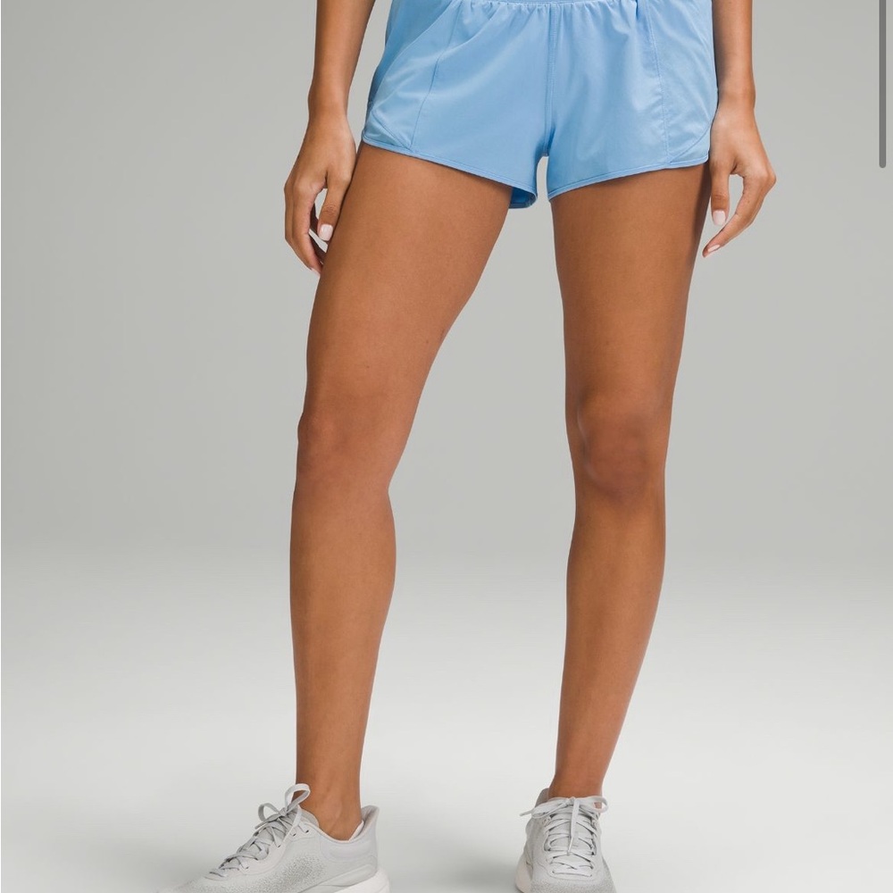 NWT lululemon hotty hot LR size 6 / 2.5”